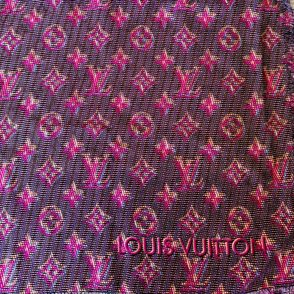 Louis Vuitton scarf